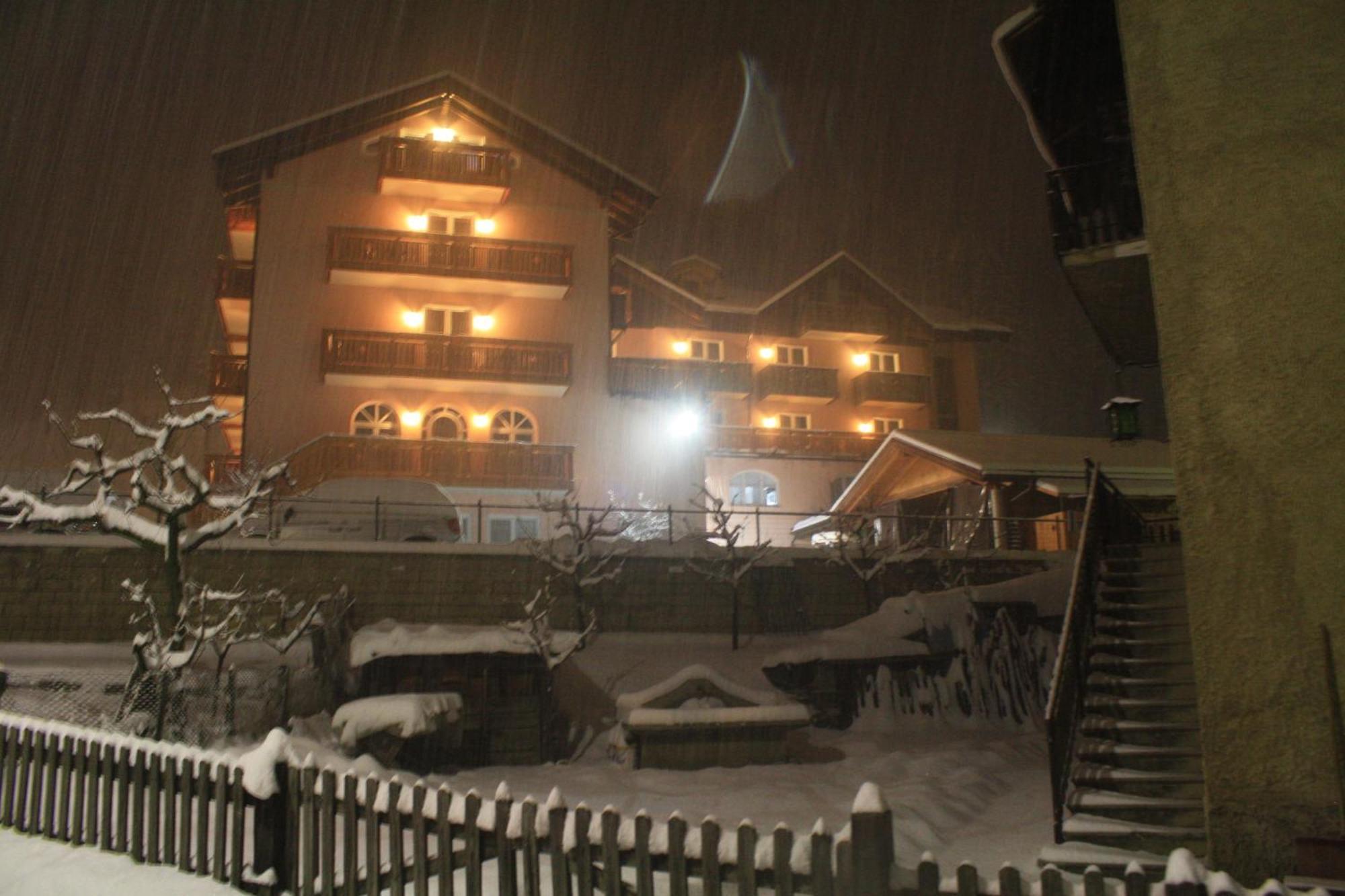 Hotel Michela Malè Exteriör bild